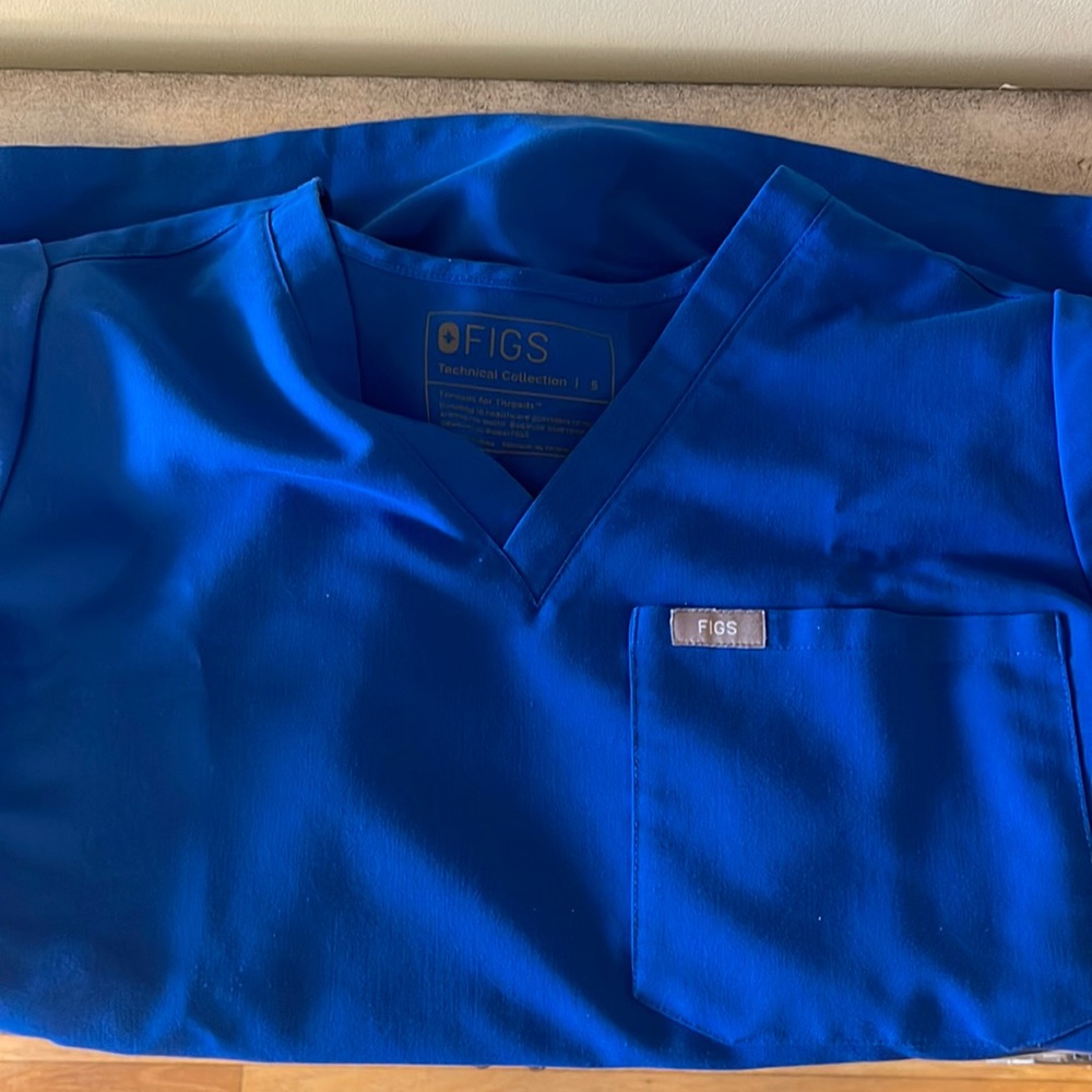 Figs one pocket scrub top. Royal Blue